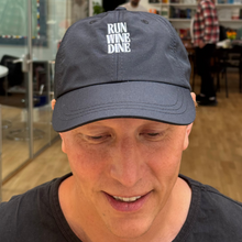 Ladda upp bild till gallerivisning, Run Wine Dine-keps
